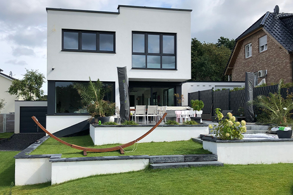 Modernes Einfamilienhaus mit Flachdach von Neesen Schlüsselfertigbau